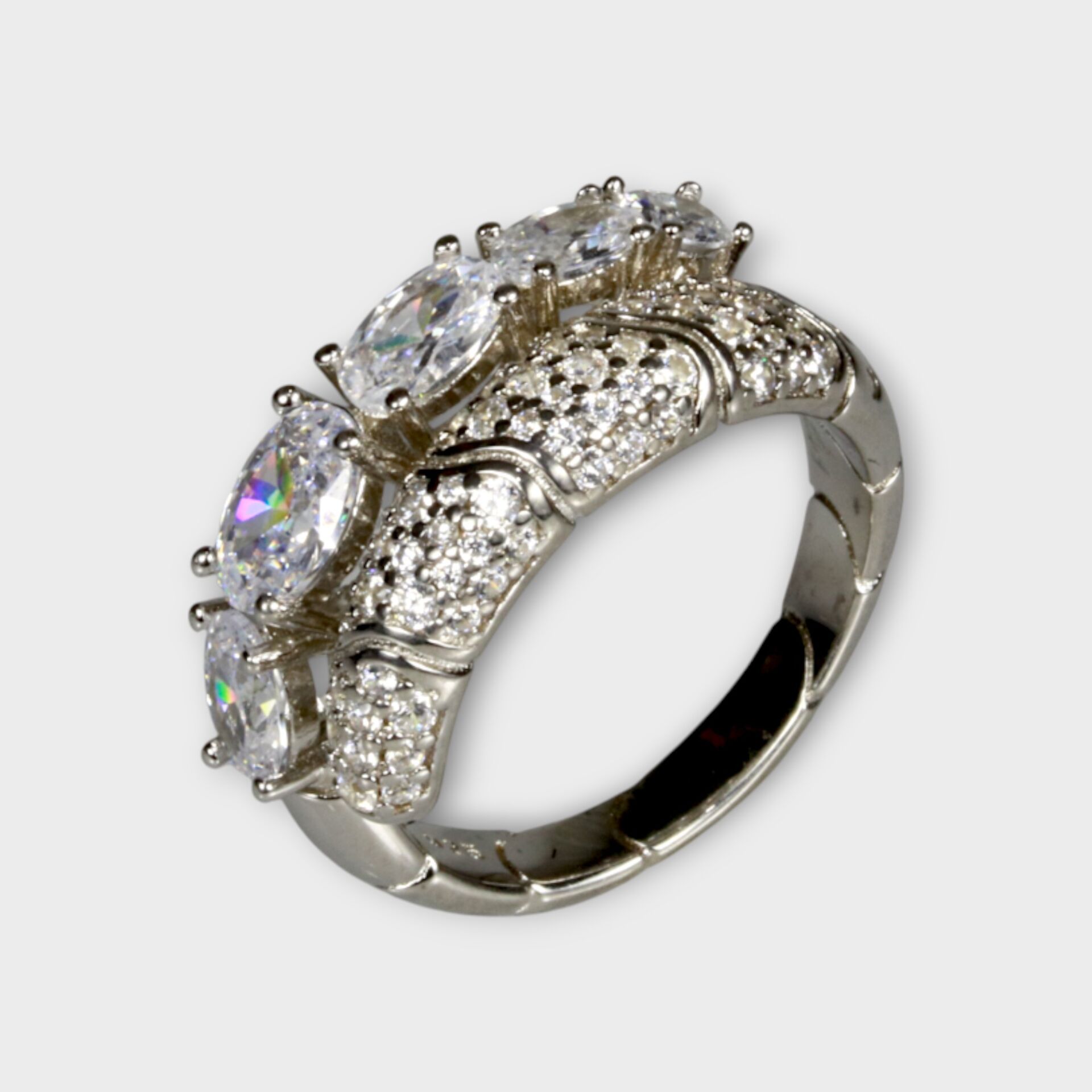 Livatilla Fantezi Zirkonyum 925 Ayar Gümüş Kadın Yüzük Şık Tasarım