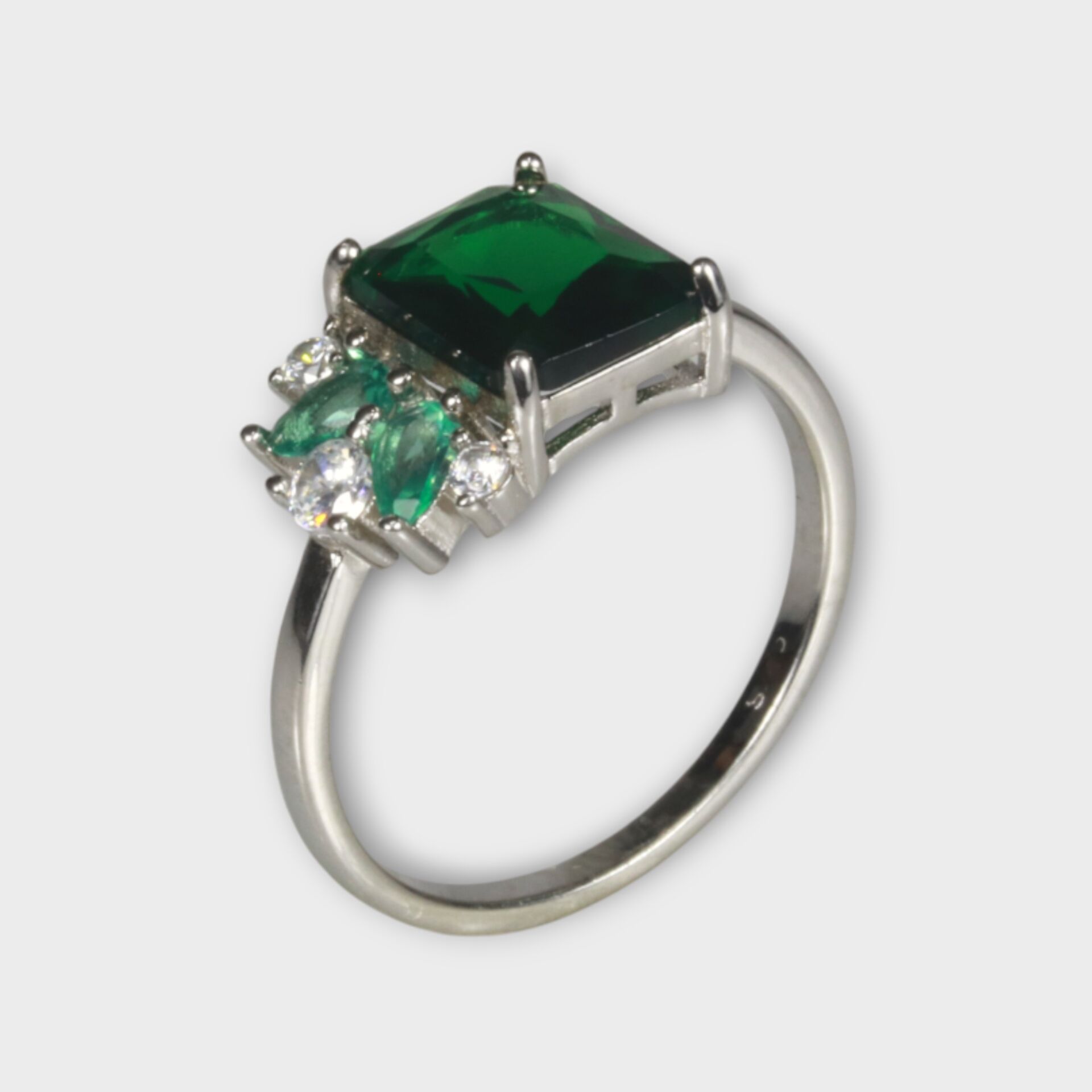 Livatilla Zümrüt Taşlı 925 Ayar Gümüş Kadın Yüzük