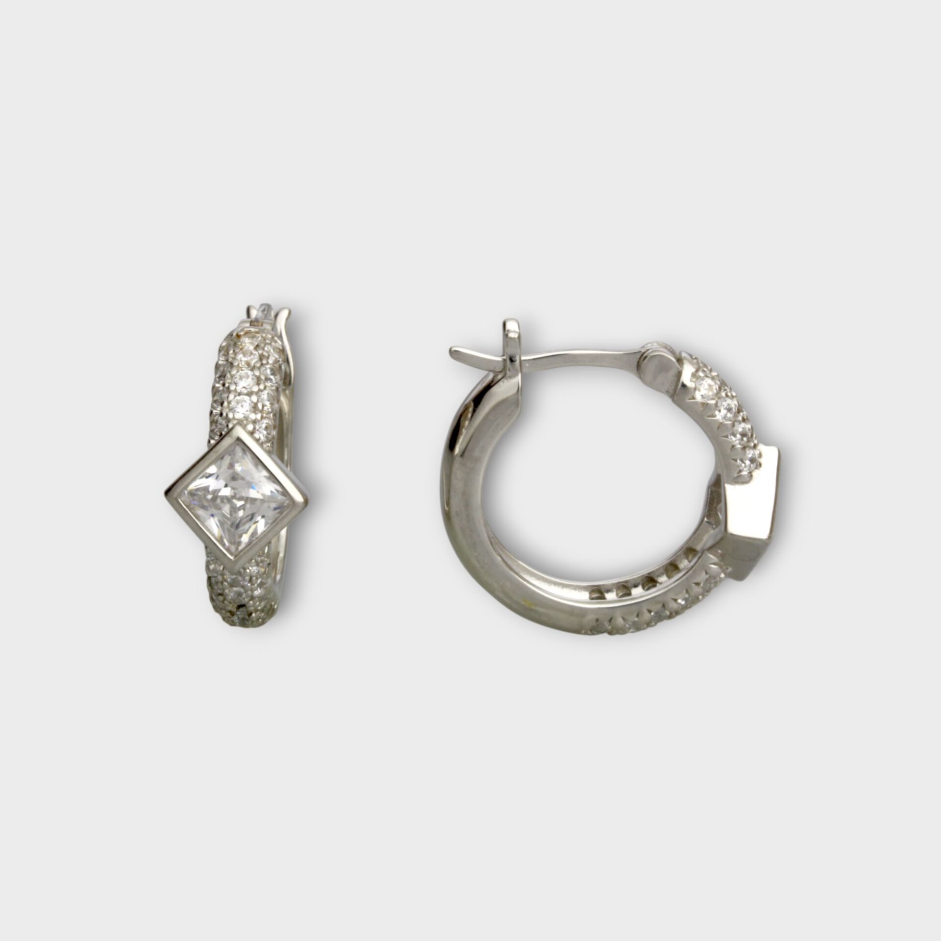 Livatilla Prenses Kesim Zirkonyum Bombe Halka Model Gümüş Kadın Küpe