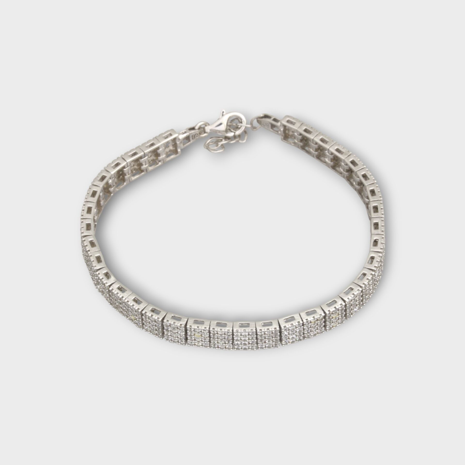 Livatilla Dört Sıra Zirkon Taşlı Su Yolu Model 925 Ayar Gümüş Kadın Bileklik