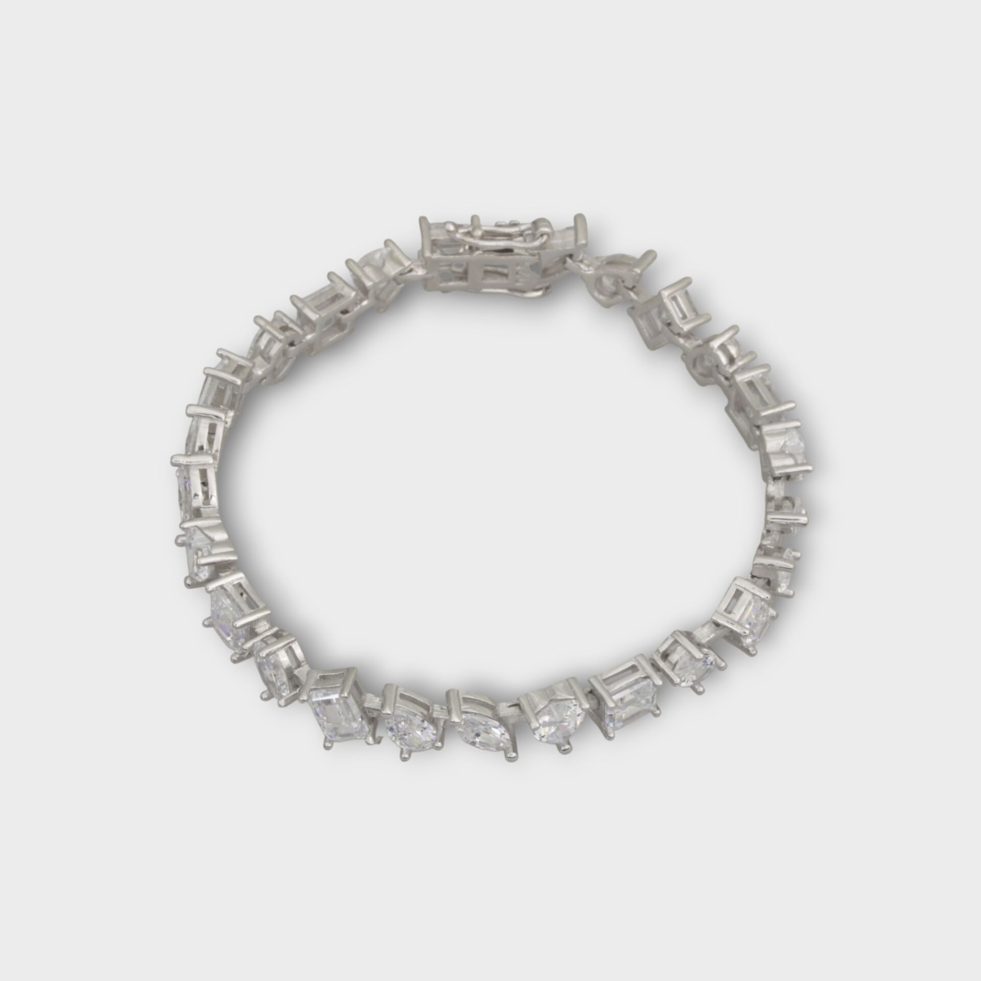 Livatilla Prenses Mekik Damla Montür Su Yolu Model 925 Ayar Gümüş Kadın Bileklik