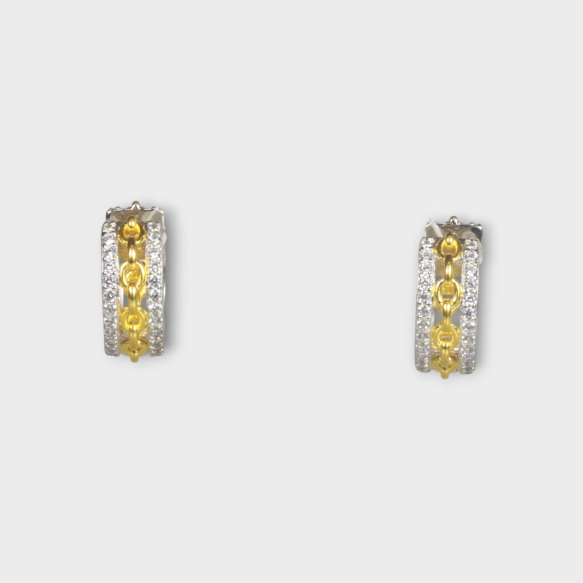 Livatilla Zirkonyum Taş Halka  Model 925 Ayar Gümüş Kadın Küpe  Şık Tasarım