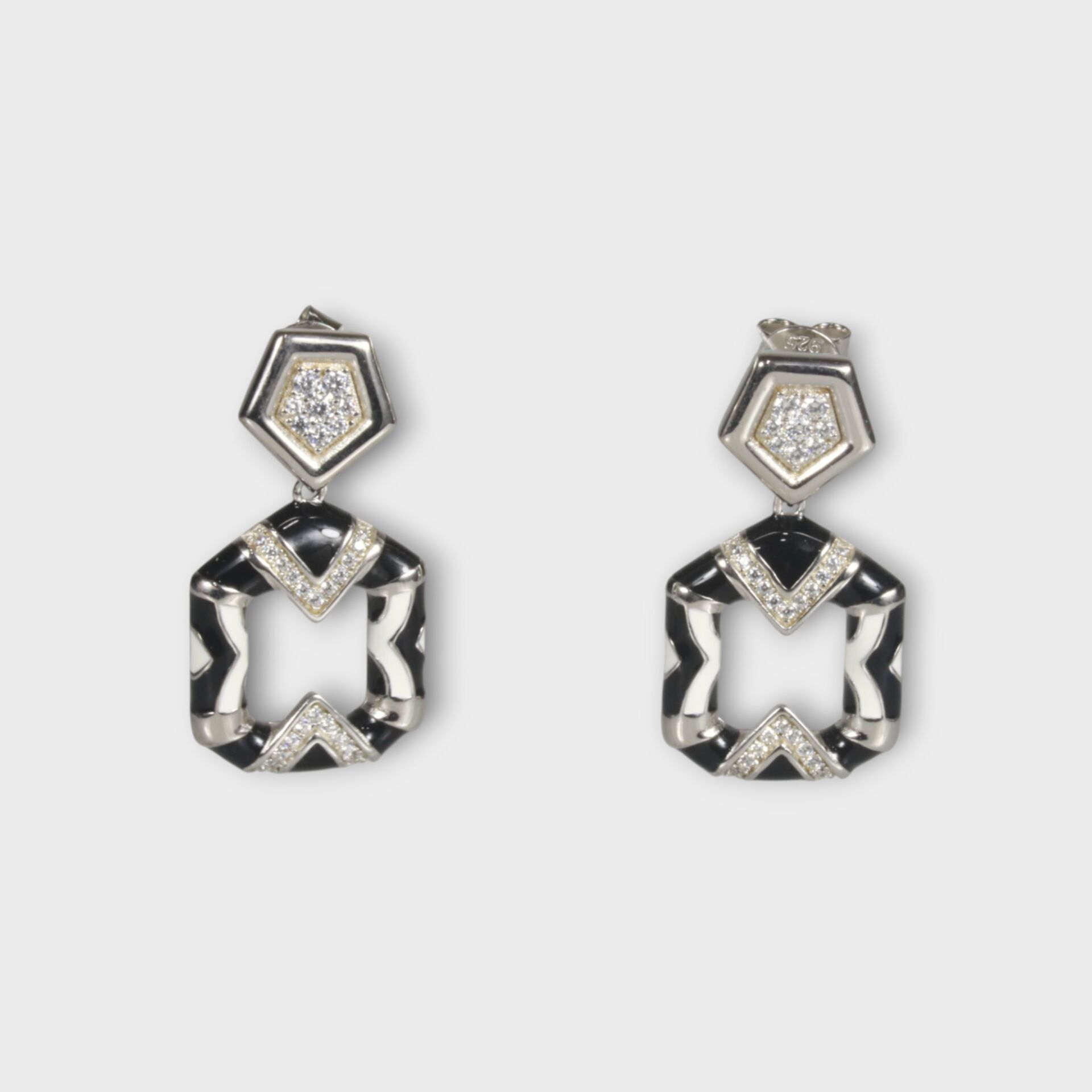 Livatilla Siyah Ve Beyaz Mineli Geometrik Model Gümüş Kadın Küpe Şık Tasarım