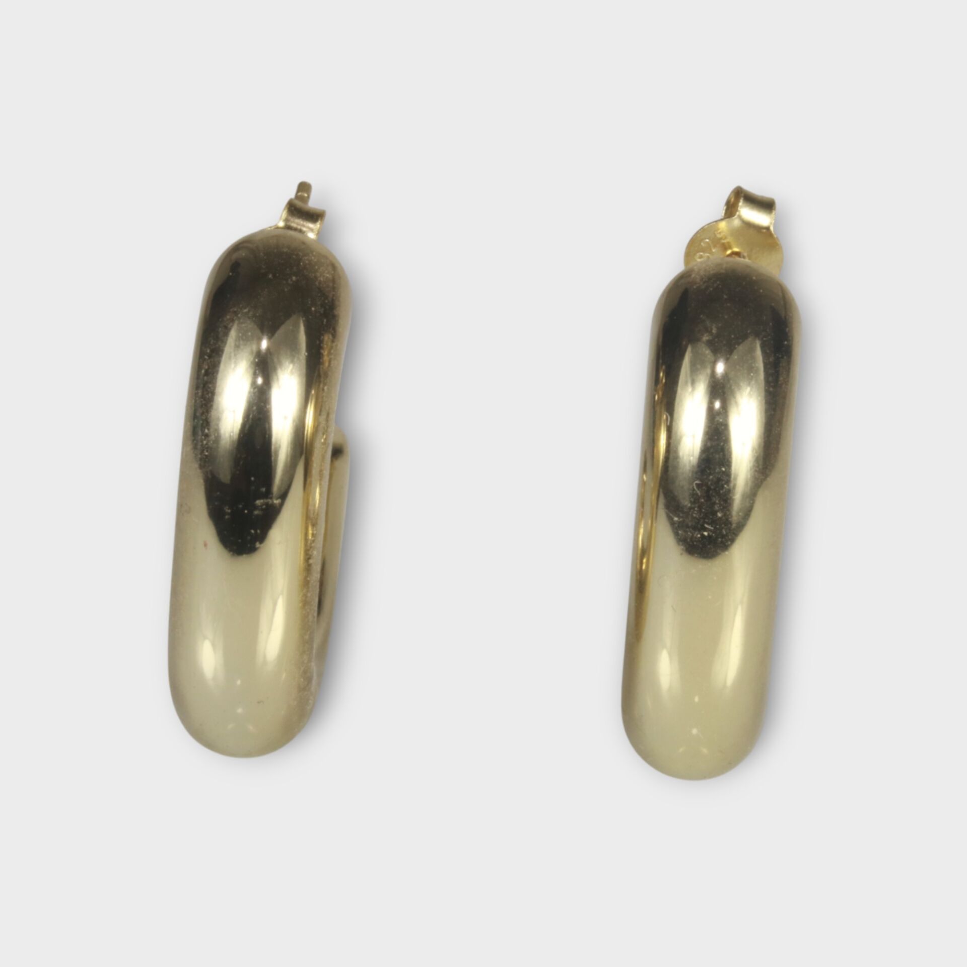 Livatilla Altın Kaplama J Bombe Model 925 Ayar Gümüş Kadın Küpe Şık Tasarım