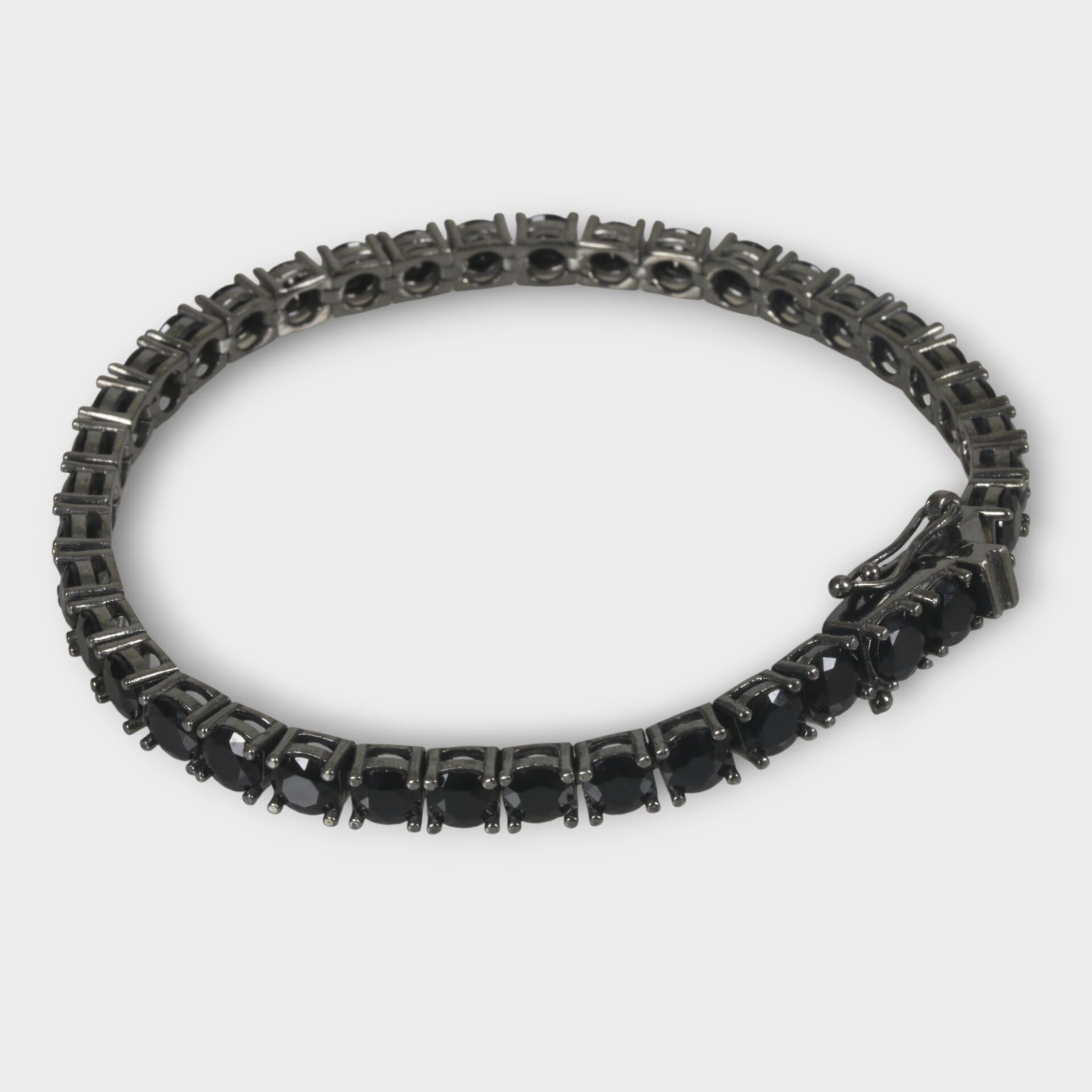 Livatilla Siyah Zirkonyum Taşlı Su Yolu Model Gümüş Erkek Bileklik Şık Tasarım